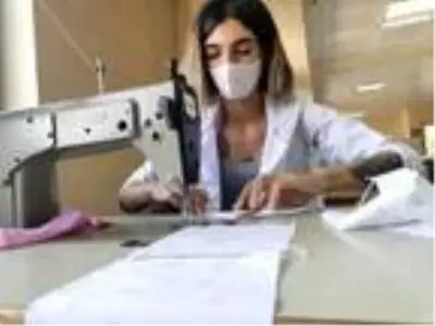 Tunceli'de usta öğreticiler, öğrenciler için 30 bin maske üretti Tunceli'de usta öğreticiler, öğrenciler için 30 bin maske üretti