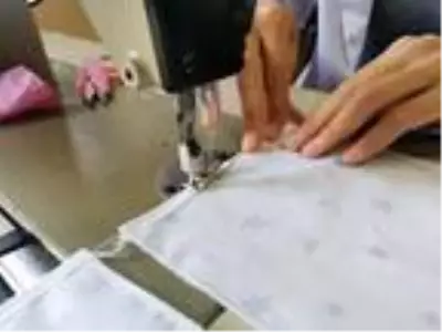 Tunceli'de usta öğreticiler, öğrenciler için 30 bin maske üretti Tunceli'de usta öğreticiler, öğrenciler için 30 bin maske üretti