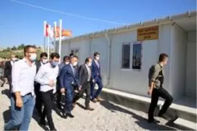 Vali Pehlivan ve Başkan Yarka, Cizre-Silopi yolunda incelemelerde bulundu Vali Pehlivan ve Başkan Yarka, Cizre-Silopi yolunda incelemelerde bulundu