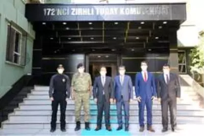 Vali Pehlivan ve Başkan Yarka, Cizre-Silopi yolunda incelemelerde bulundu Vali Pehlivan ve Başkan Yarka, Cizre-Silopi yolunda incelemelerde bulundu