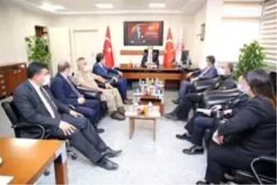 Vali Pehlivan ve Başkan Yarka, Cizre-Silopi yolunda incelemelerde bulundu Vali Pehlivan ve Başkan Yarka, Cizre-Silopi yolunda incelemelerde bulundu