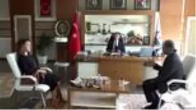 Azerbaycanlı sanatçı Azerin'e Gölbaşılı gençlerden Çırpınırdı Karadeniz şarkılı sürpriz