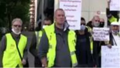 Berlin'deki Tegel Havalimanı çalışanlarından 'işimi istiyorum' protestosu Berlin'deki Tegel Havalimanı çalışanlarından 'işimi istiyorum' protestosu