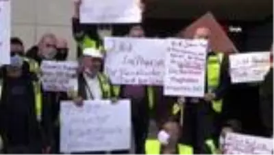 Berlin'deki Tegel Havalimanı çalışanlarından 'işimi istiyorum' protestosu Berlin'deki Tegel Havalimanı çalışanlarından 'işimi istiyorum' protestosu