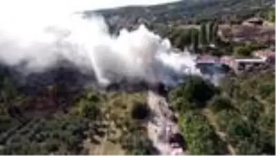Bursa'da araç lastik deposunda çıkan yangın söndürüldü Bursa'da araç lastik deposunda çıkan yangın söndürüldü