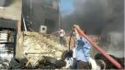 Son dakika haber... Bursa'da lastik deposunda çıkan yangın, söndürüldü Son dakika haber... Bursa'da lastik deposunda çıkan yangın, söndürüldü
