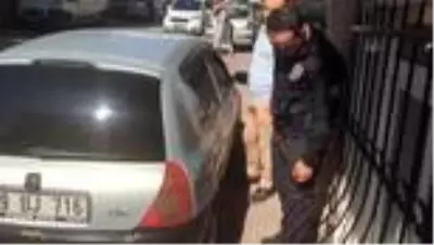 Esenyurt'ta 8 aracın lastiği bıçakla patlatıldı Esenyurt'ta 8 aracın lastiği bıçakla patlatıldı