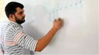 Genç öğretmen düğününde takılan altınları satıp öğrencisine televizyon aldı Genç öğretmen düğününde takılan altınları satıp öğrencisine televizyon aldı