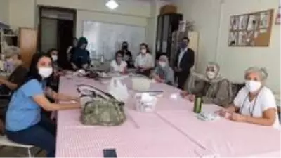 HEM kursiyerleri imeceyle maske dikiyor HEM kursiyerleri imeceyle maske dikiyor