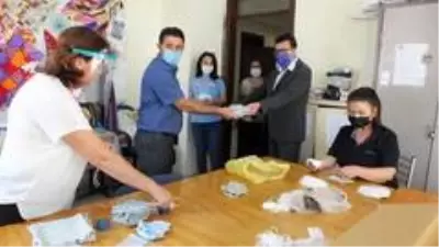 HEM kursiyerleri imeceyle maske dikiyor HEM kursiyerleri imeceyle maske dikiyor