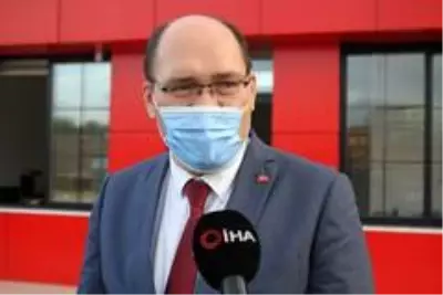 Kaymakam ve belediye başkanı itfaiye personeline yaş pasta kesti