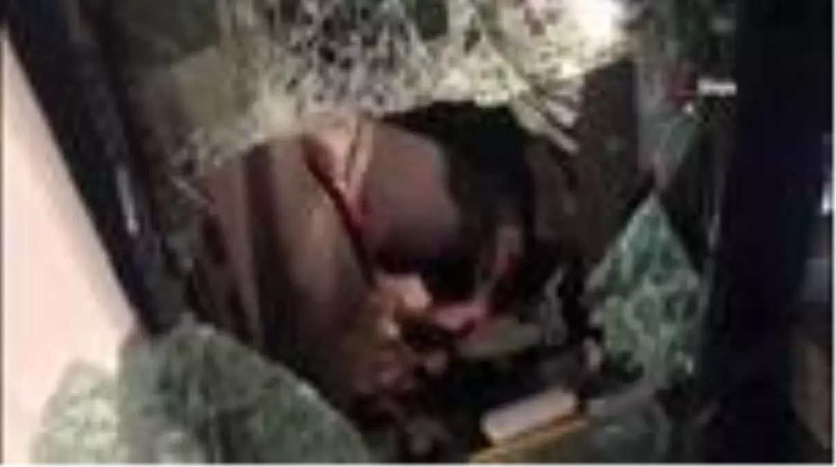 Son dakika 3. sayfa: Kontrolden çıkan tomruk yüklü tır devrildi: 1 ölü