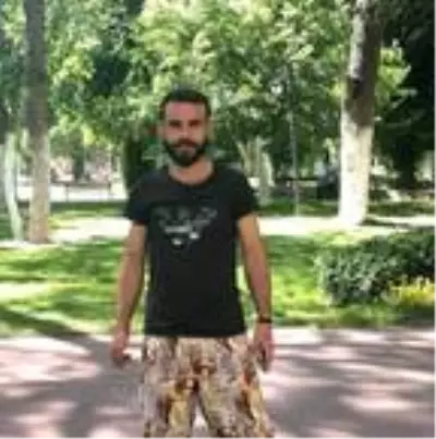Talihsiz kaza bir evladı babasız bıraktı! Kozalak toplamak için çam ağacına çıkan vatandaş, yüksek gerilim hattına yakalanarak can verdi Talihsiz kaza bir evladı babasız bıraktı! Kozalak toplamak için çam ağacına çıkan vatandaş, yüksek gerilim hattına yakalanarak can verdi