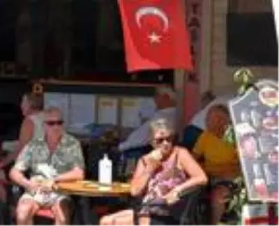 Marmaris'te İngiliz turistler ülkelerine dönmek istemiyor Marmaris'te İngiliz turistler ülkelerine dönmek istemiyor