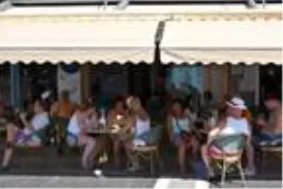 Marmaris'te İngiliz turistler ülkelerine dönmek istemiyor Marmaris'te İngiliz turistler ülkelerine dönmek istemiyor