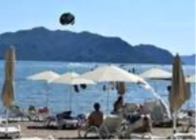 Marmaris'te İngiliz turistler ülkelerine dönmek istemiyor Marmaris'te İngiliz turistler ülkelerine dönmek istemiyor