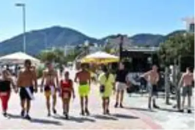 Marmaris'te İngiliz turistler ülkelerine dönmek istemiyor Marmaris'te İngiliz turistler ülkelerine dönmek istemiyor