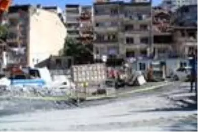 Şişli'deki metro şantiyesinde iş makinesinin altında kalan işçi öldü