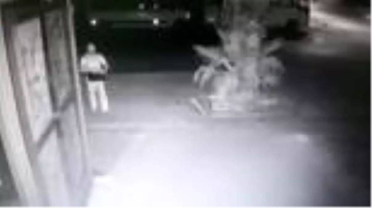 Parkta uyuya kalan evlilik hazırlığındaki çiftin çantasını çalan şüpheliler yakalandı