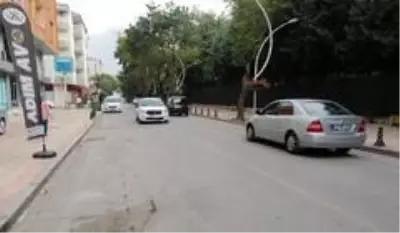 Sık sık kazaların yaşandığı caddede araçlar böyle birbirine girdi Sık sık kazaların yaşandığı caddede araçlar böyle birbirine girdi