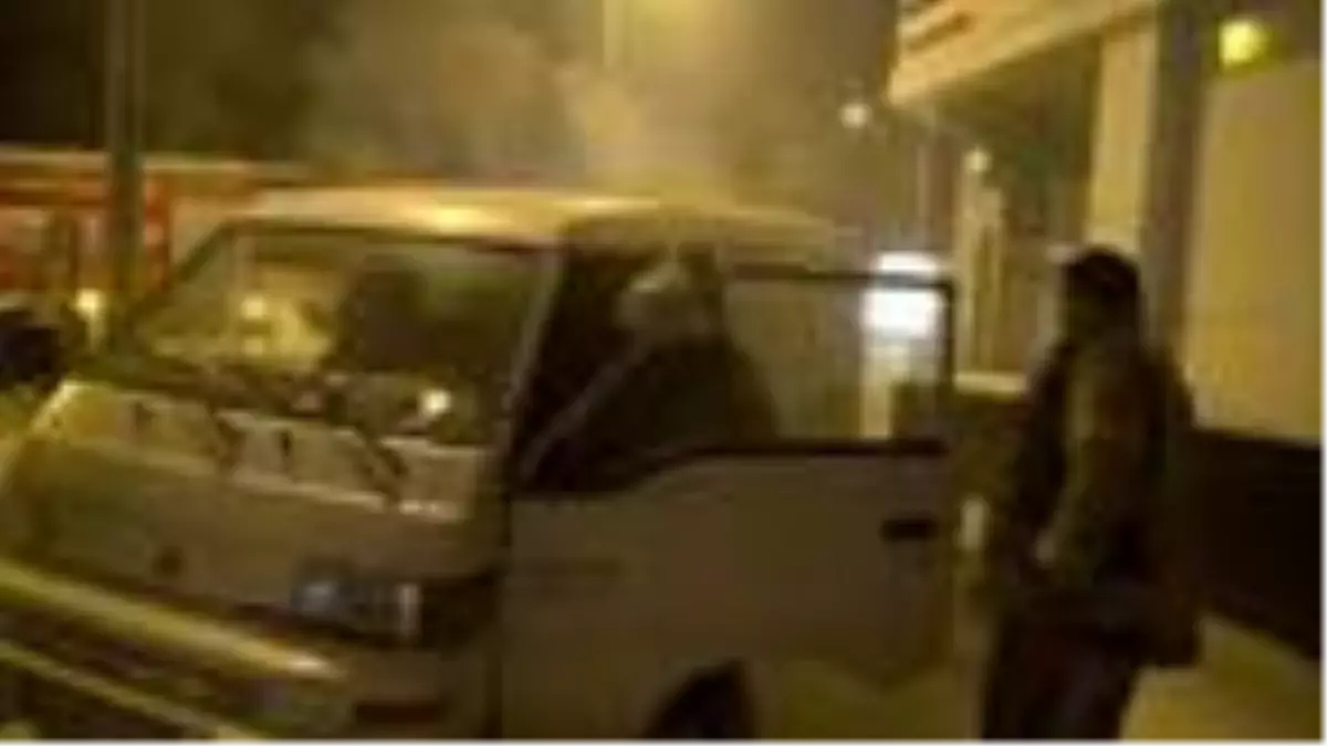 SİLİVRİ'DE PANELVAN'DA ÇIKAN YANGINI VATANDAŞLAR SÖNDÜRDÜ