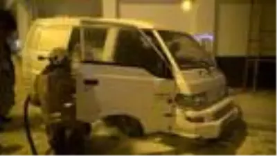 SİLİVRİ'DE PANELVAN'DA ÇIKAN YANGINI VATANDAŞLAR SÖNDÜRDÜ SİLİVRİ'DE PANELVAN'DA ÇIKAN YANGINI VATANDAŞLAR SÖNDÜRDÜ