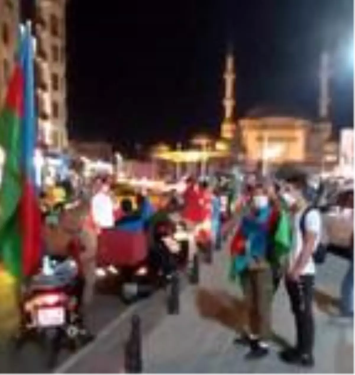 TAKSİM'DE, AZERBAYCAN'A DESTEK KONVOYU