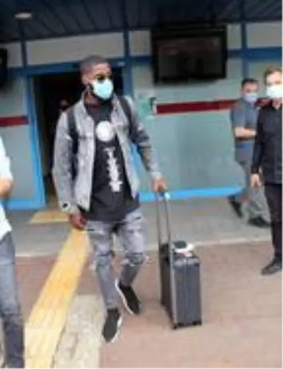 Trabzonspor'un anlaşmaya vardığı Djaniny Semedo imza için kente geldi Trabzonspor'un anlaşmaya vardığı Djaniny Semedo imza için kente geldi