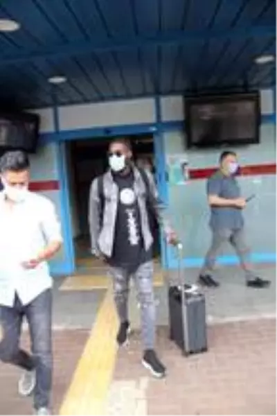 Trabzonspor'un anlaşmaya vardığı Djaniny Semedo imza için kente geldi Trabzonspor'un anlaşmaya vardığı Djaniny Semedo imza için kente geldi