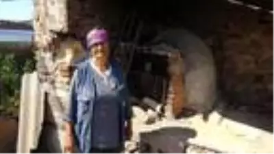 Adı Hülya Avşar ile anılan adada, 17 yıldır 'Robinson' hayatı yaşıyorlar Adı Hülya Avşar ile anılan adada, 17 yıldır 'Robinson' hayatı yaşıyorlar