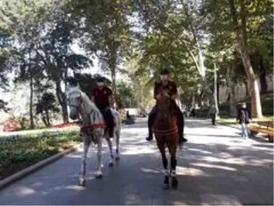 Son dakika haberi... Atlı polisler Gülhane parkında denetim yaptı Son dakika haberi... Atlı polisler Gülhane parkında denetim yaptı