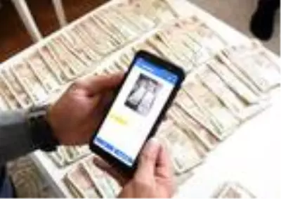 Sivaslı genç, babasının biriktirdiği eski paraları internetten 500 bin liraya satışa çıkardı