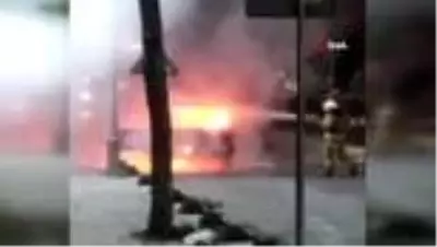 Bayrampaşa'da seyir halindeki kamyonet alev aldı Bayrampaşa'da seyir halindeki kamyonet alev aldı