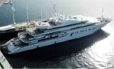 Bodrum'a yanaşan lüks yat, 580 bin liralık yakıt aldı Bodrum'a yanaşan lüks yat, 580 bin liralık yakıt aldı
