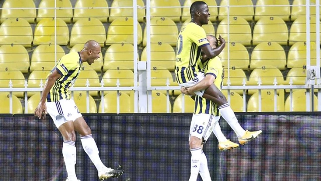 Fenerbahçe'nin yeni transferi Samatta ilk golünü attı
