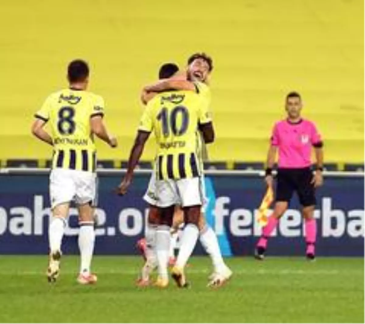 Fenerbahçe, sahasında Karagümrük'ü 2-1 mağlup etti