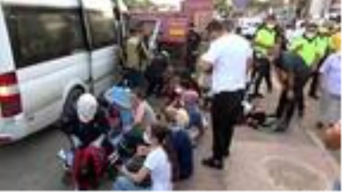 Fide işçilerini taşıyan midibüs TIR?a çarptı 12 yaralı