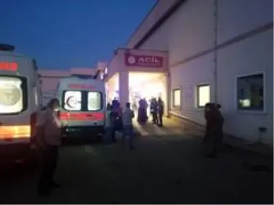 İki aile arasında çıkan kavgada silahlar ateşlendi: 2'si ağır 9 kişi yaralandı İki aile arasında çıkan kavgada silahlar ateşlendi: 2'si ağır 9 kişi yaralandı