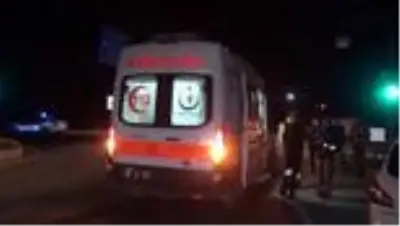 İki otomobil çarpıştı: 5 yaralı İki otomobil çarpıştı: 5 yaralı