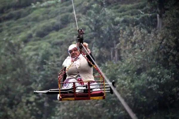 Woman trapped in the rope of the primitive cable car, fell from 25 meters, died