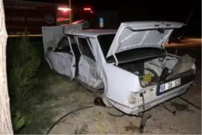 Servis minibüsü ile otomobil çarpıştı: 6 yaralı Servis minibüsü ile otomobil çarpıştı: 6 yaralı