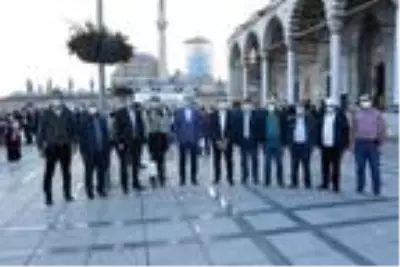 Konya'da sabah namazında buluşan aileler salgın hastalıklardan kurtuluş için dua etti Konya'da sabah namazında buluşan aileler salgın hastalıklardan kurtuluş için dua etti