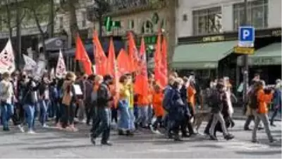 - Paris'te kürk karşıtları ve hayvan hakları savunucularından eylem - Paris'te kürk karşıtları ve hayvan hakları savunucularından eylem