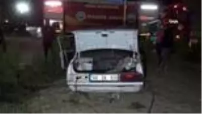 Servis minibüsü ile otomobil çarpıştı: 6 yaralı Servis minibüsü ile otomobil çarpıştı: 6 yaralı