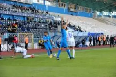 Süper Lig: BB Erzurumspor: 0 Çaykur Rizespor: 0 (İlk yarı) Süper Lig: BB Erzurumspor: 0 Çaykur Rizespor: 0 (İlk yarı)