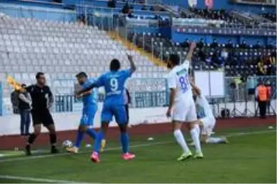 Süper Lig: BB Erzurumspor: 0 Çaykur Rizespor: 0 (İlk yarı) Süper Lig: BB Erzurumspor: 0 Çaykur Rizespor: 0 (İlk yarı)