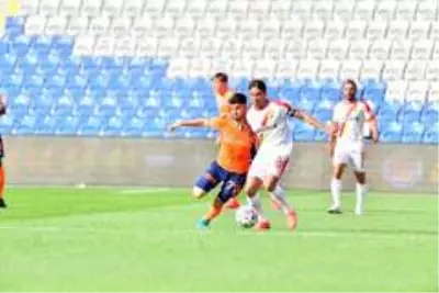 Süper Lig: Medipol Başakşehir: 0 Göztepe: 0 (İlk yarı) Süper Lig: Medipol Başakşehir: 0 Göztepe: 0 (İlk yarı)