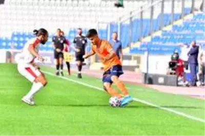 Süper Lig: Medipol Başakşehir: 0 Göztepe: 0 (İlk yarı) Süper Lig: Medipol Başakşehir: 0 Göztepe: 0 (İlk yarı)