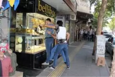 Gerçeği aratmayan soygun tatbikatını izleyenler, gözlerine inanamadı Gerçeği aratmayan soygun tatbikatını izleyenler, gözlerine inanamadı