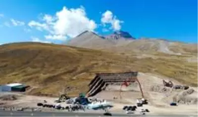 En büyük dağ otelinin temeli atıldı En büyük dağ otelinin temeli atıldı